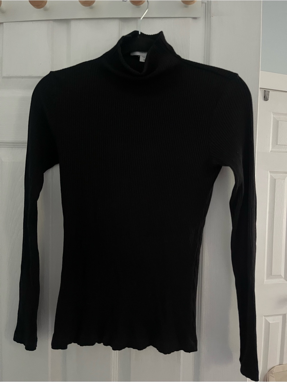 Amount Vert black turtleneck